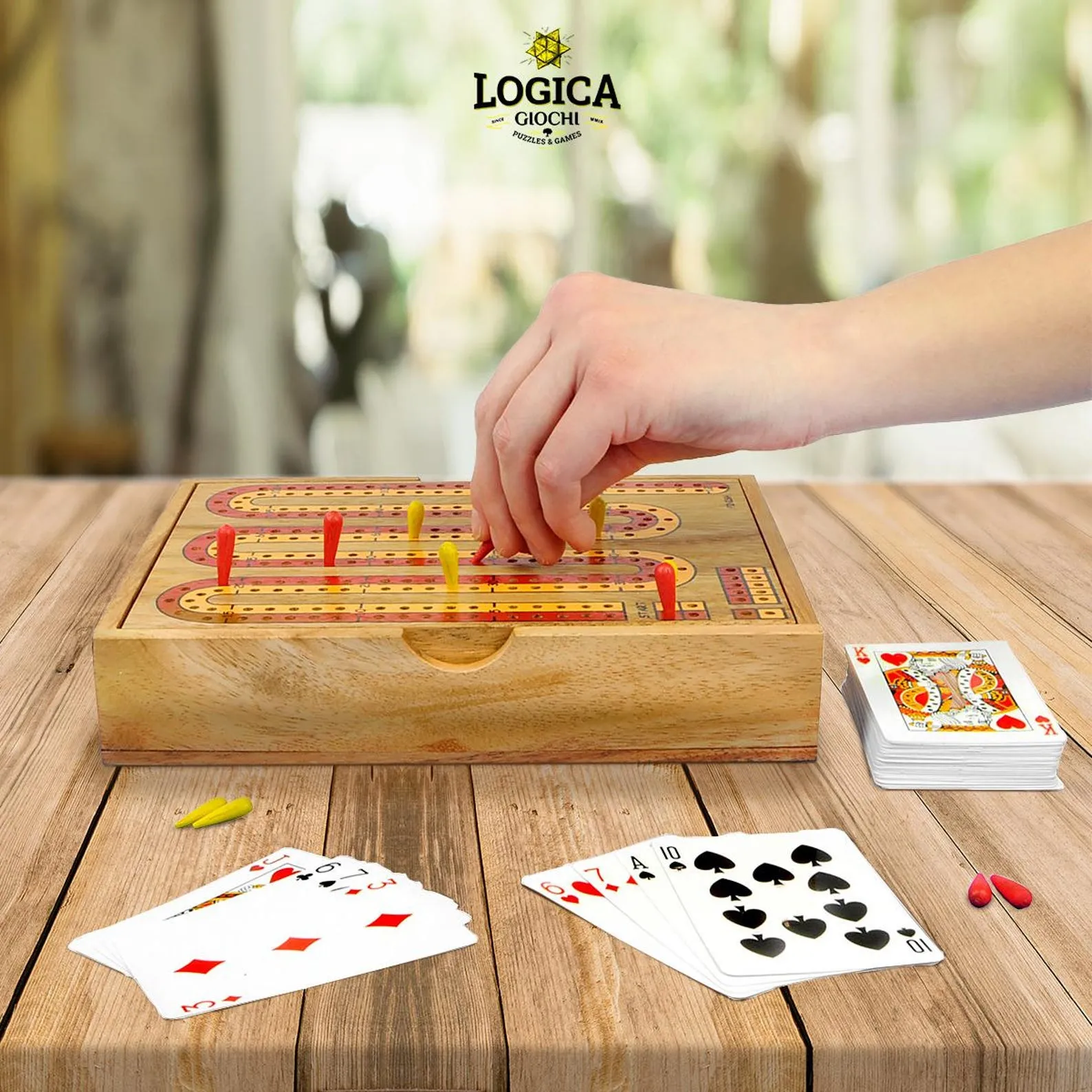 Traditional Wooden Cribbage Board Game With Closing Lid - Image 5